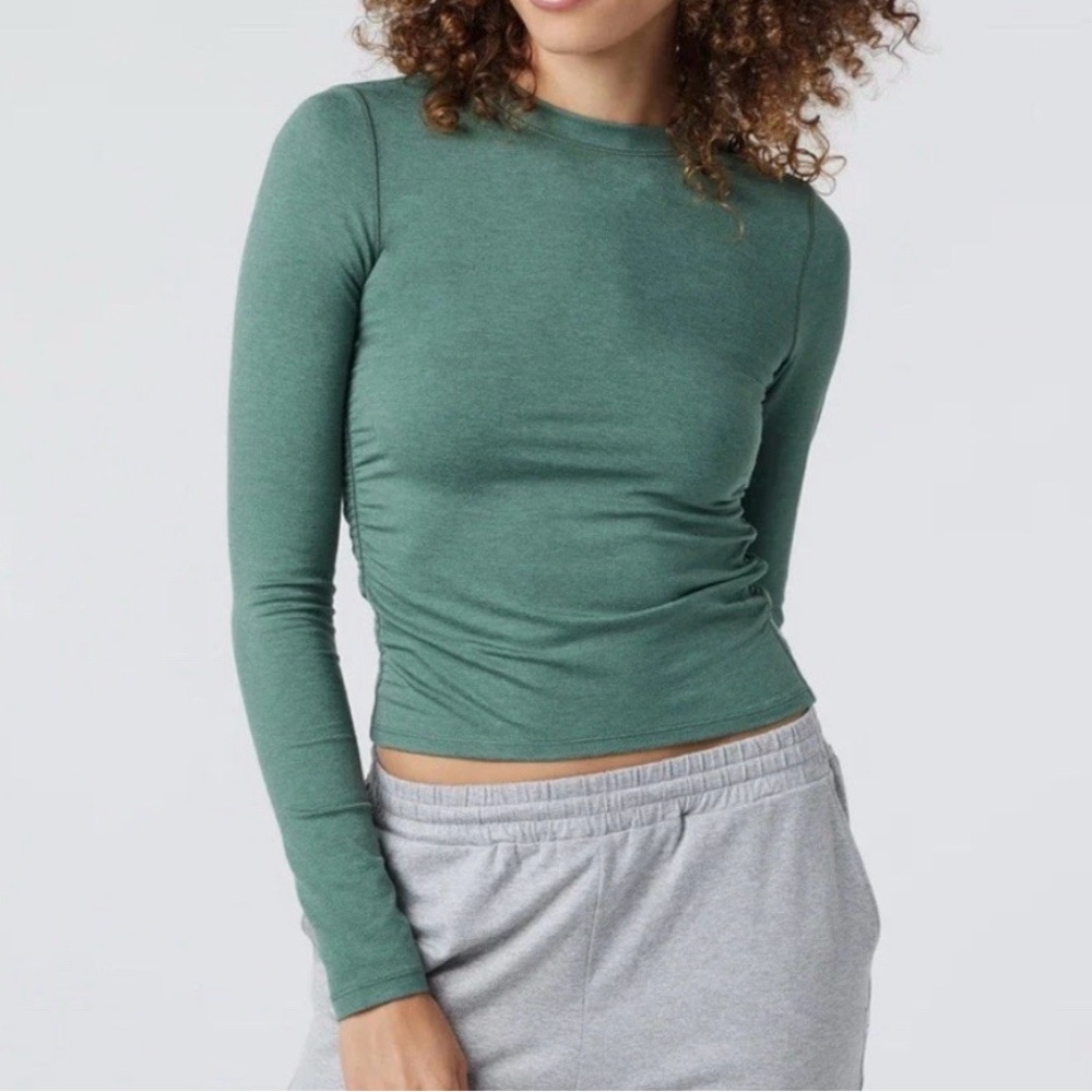 Vuori Halo Long Sleeve Ruched Tee Lake Heather Green Medium